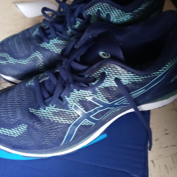 ASICS - Picture 3 of 8